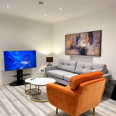 Luxury Home In Prime Location Steps From Wood Green Subway